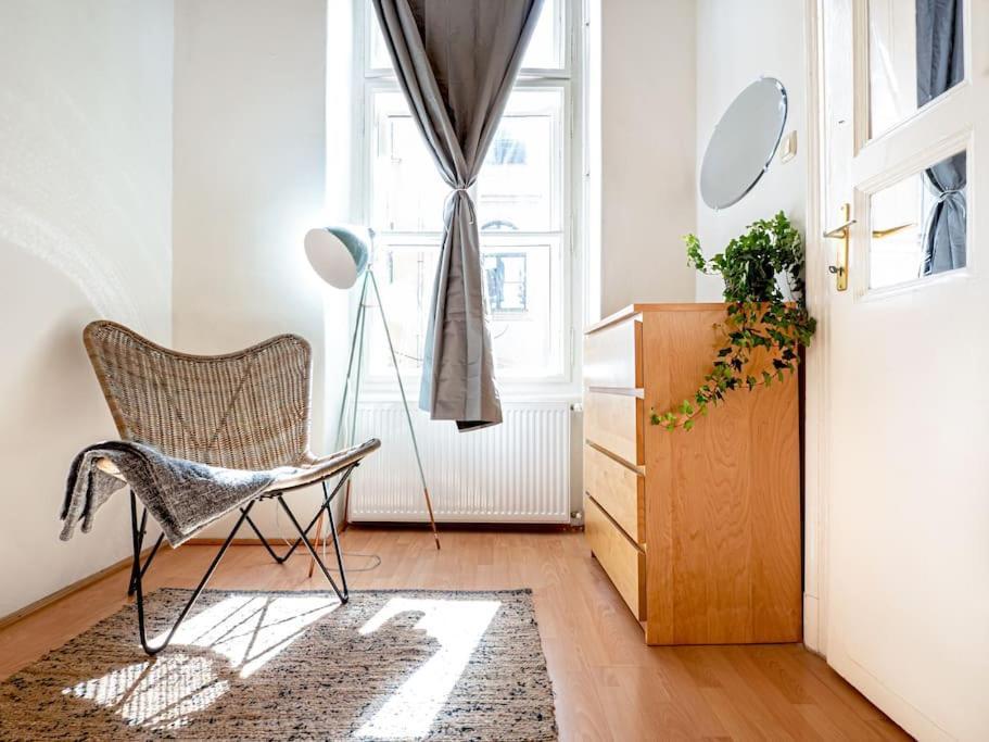 Sunshine Apartment - With Garage บูดาเปสต์ ภายนอก รูปภาพ