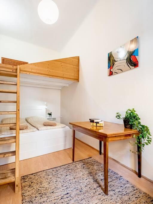 Sunshine Apartment - With Garage บูดาเปสต์ ภายนอก รูปภาพ