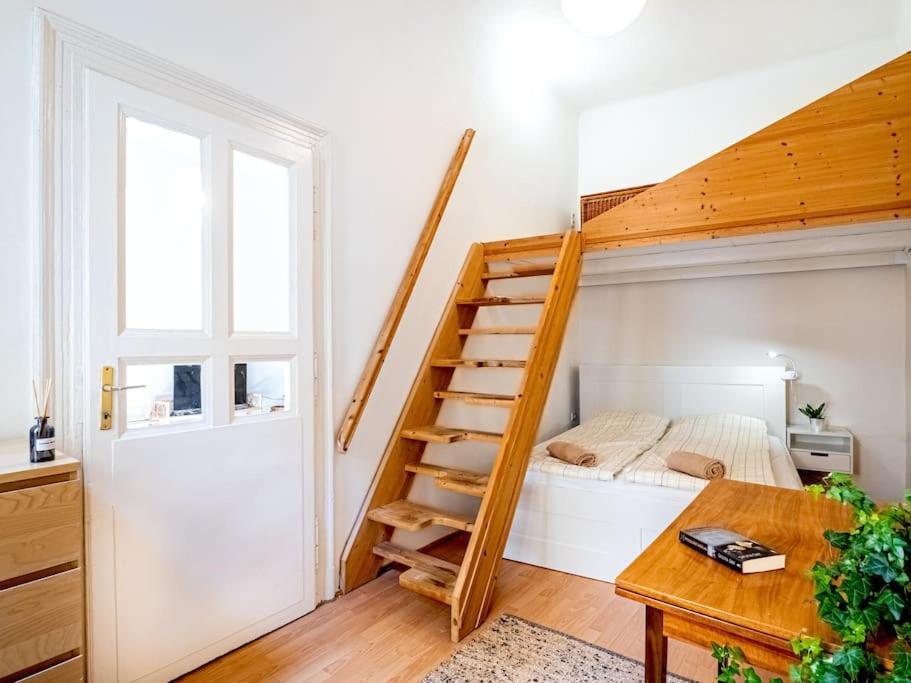 Sunshine Apartment - With Garage บูดาเปสต์ ภายนอก รูปภาพ